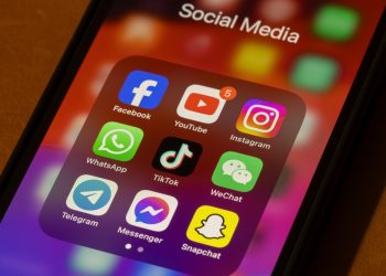 Démocratie sous influence, De la fragmentation des algorithmes à la guerre informationnelle