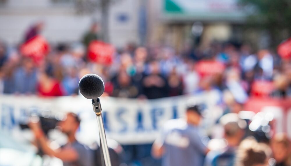 Des discours populistes à la double résilience démocratique : pour un autre cadre d’analyse