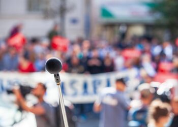 Des discours populistes à la double résilience démocratique : pour un autre cadre d’analyse
