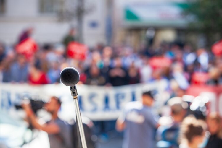 Des discours populistes à la double résilience démocratique : pour un autre cadre d’analyse