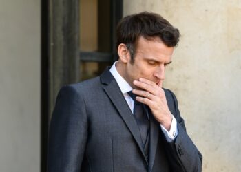 Le zigzag macronien For sure ou la particule élémentaire d’une mythologie faible