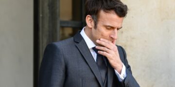 Le zigzag macronien For sure ou la particule élémentaire d’une mythologie faible