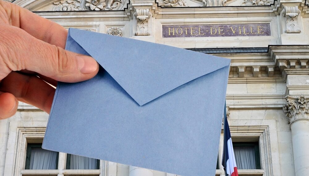 Les élections municipales des 15 et 22 mars 2026 : une reconnexion partielle avec l’arène électorale nationale
