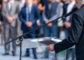 Communication politique, rhétorique et influence : de la mise en scène du pouvoir à la délégation de la persuasion