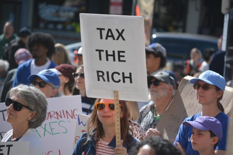 Y’a qu’à taxer les riches !